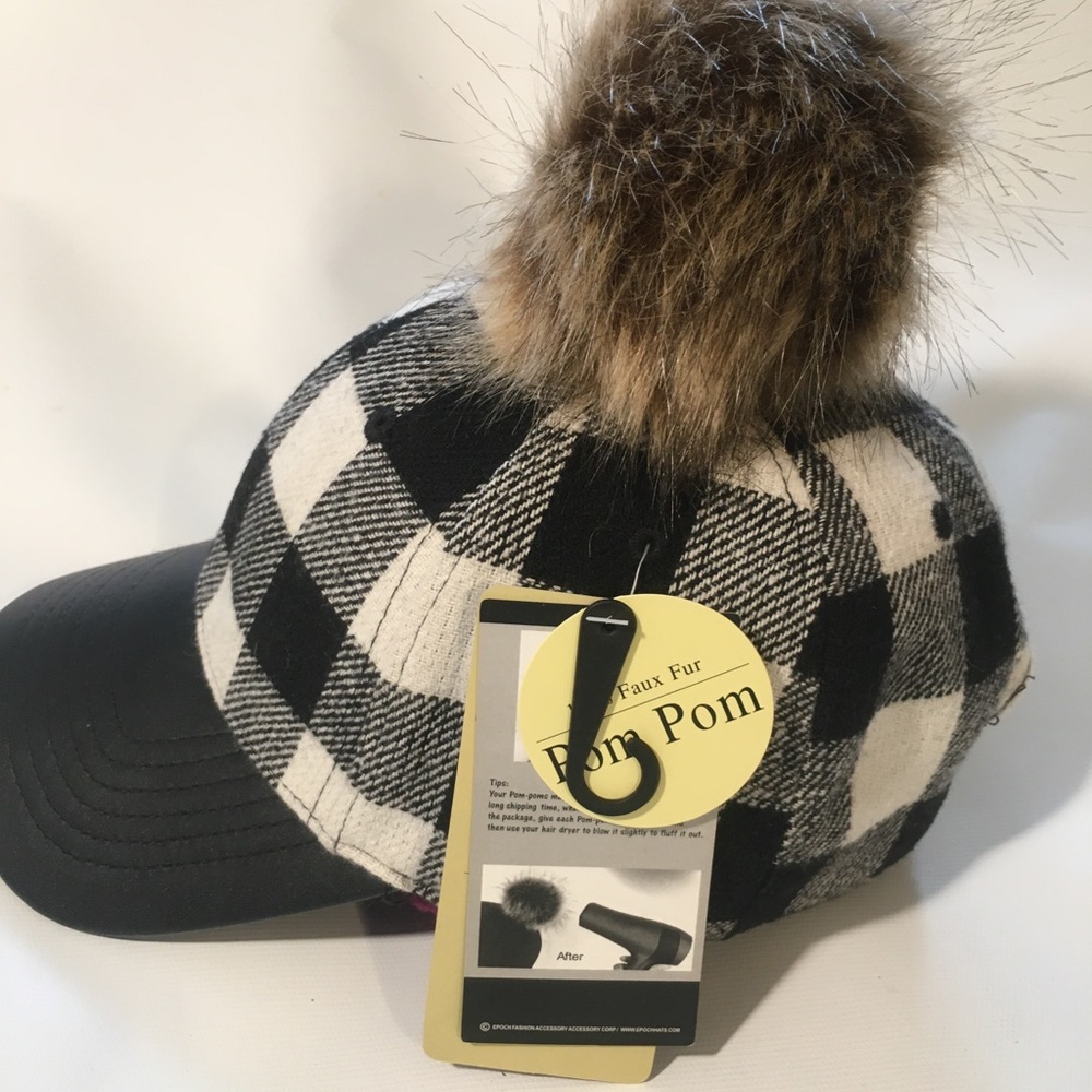 Epoch Rabbit Fur Pom-Pom Cap - Picture 2 of 6